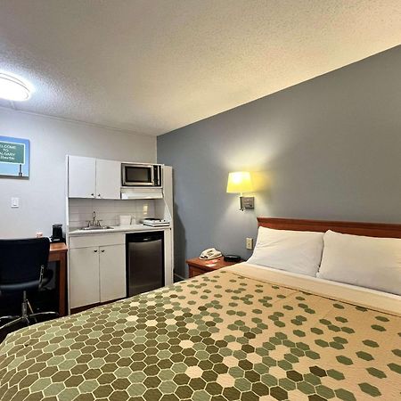 Econo Lodge Motel Village YYC Esterno foto