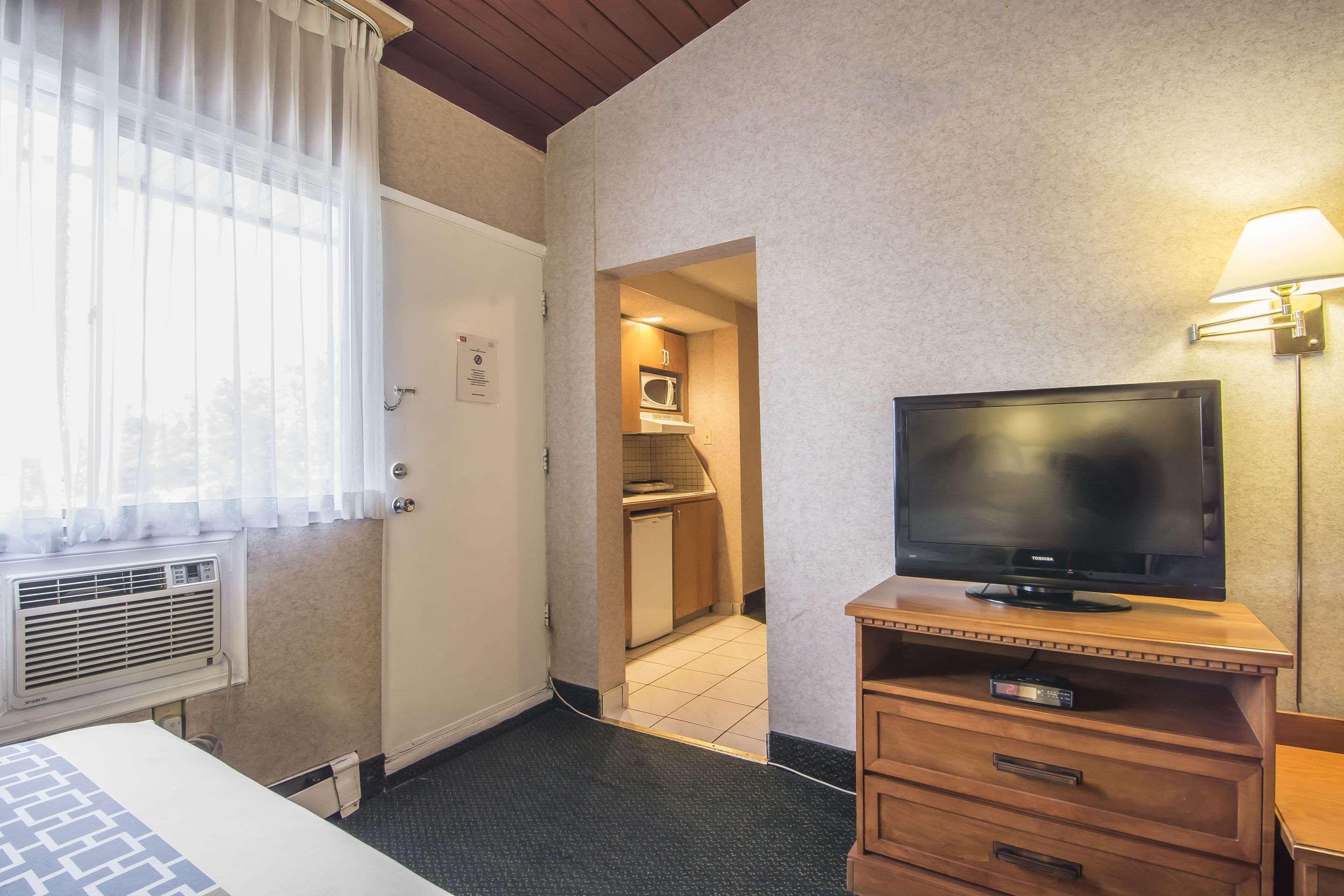 Econo Lodge Motel Village YYC Esterno foto