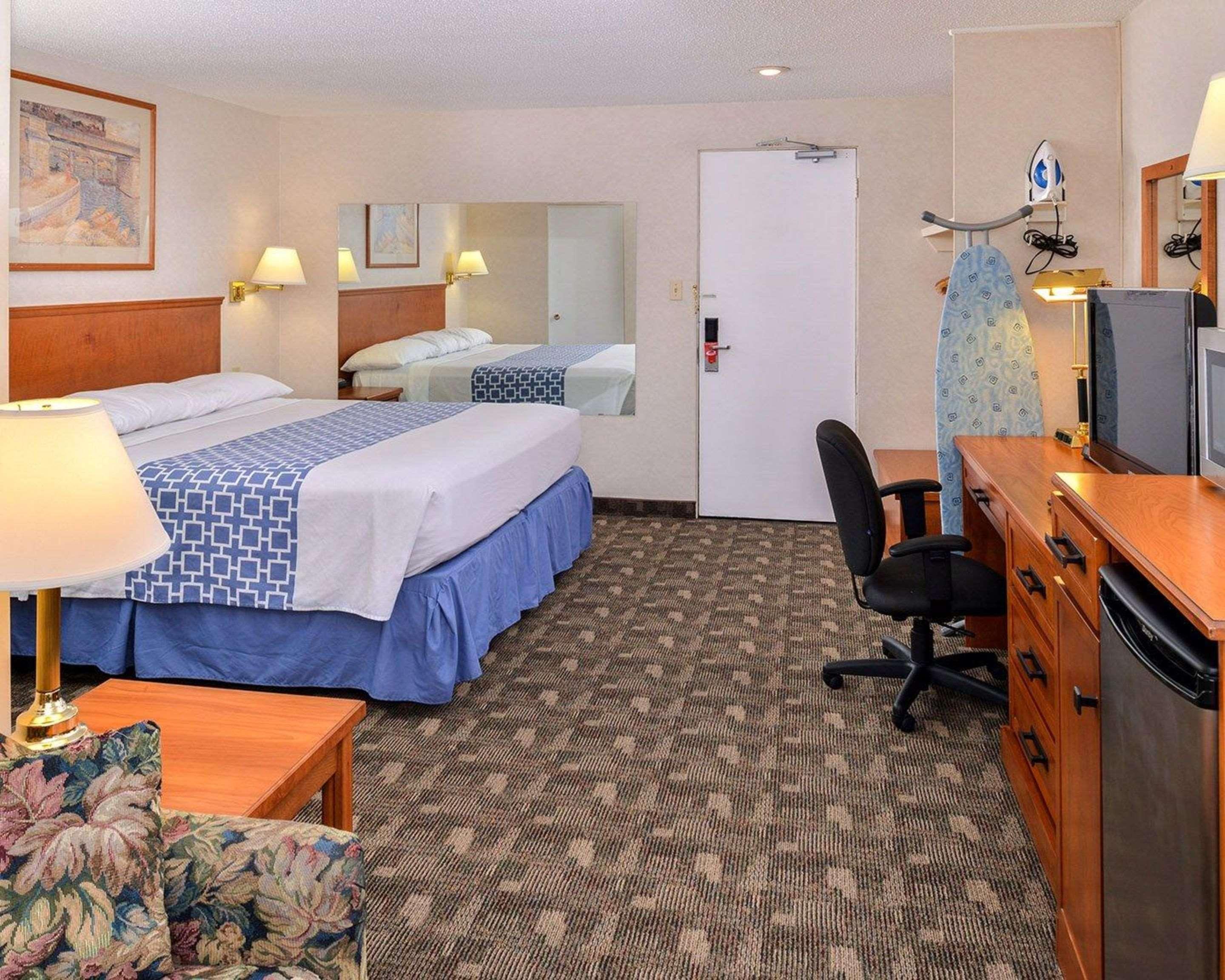 Econo Lodge Motel Village YYC Esterno foto