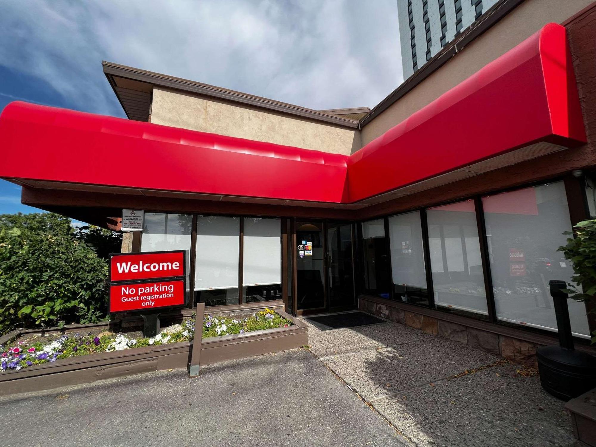 Econo Lodge Motel Village YYC Esterno foto