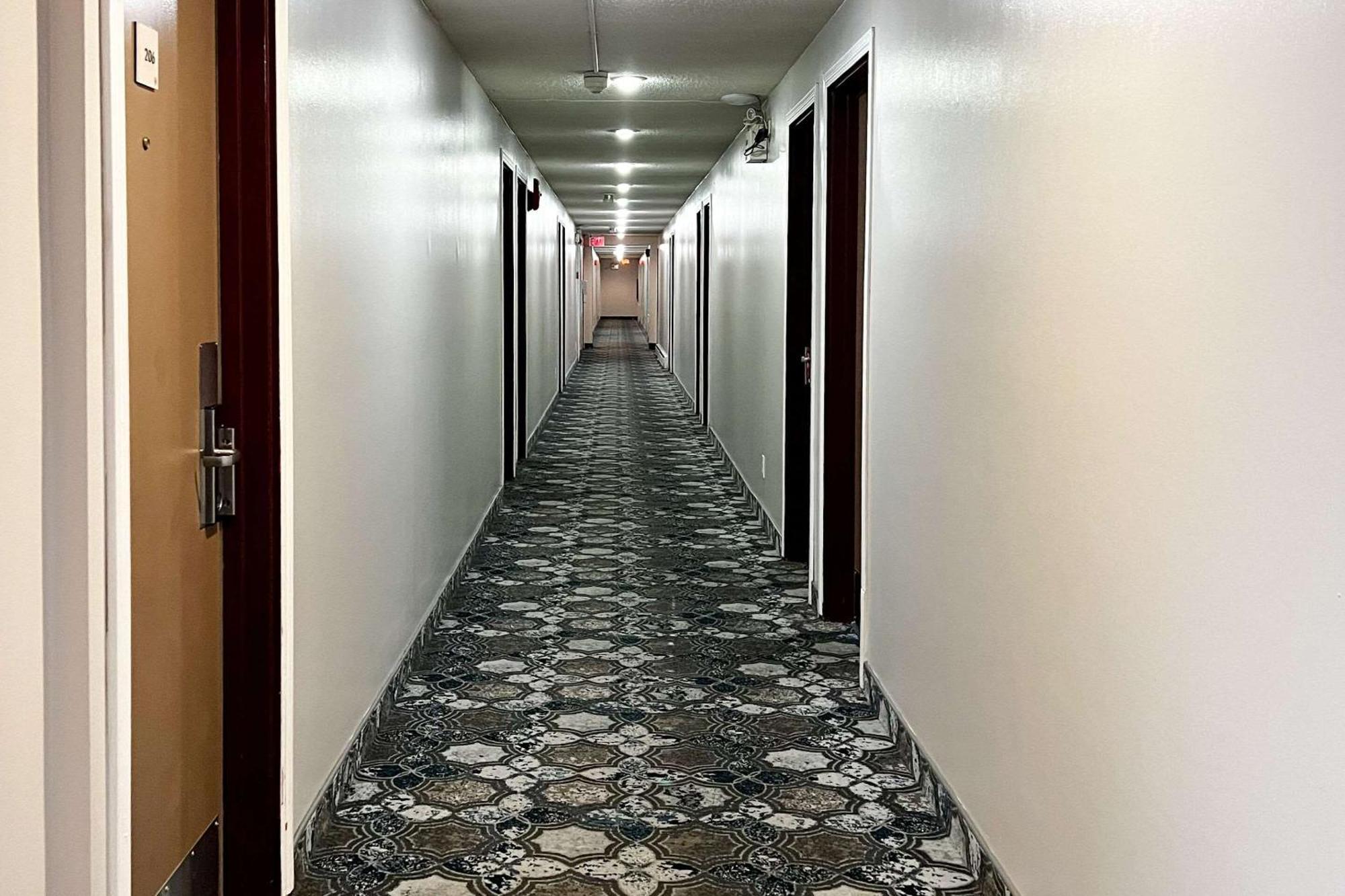 Econo Lodge Motel Village YYC Esterno foto