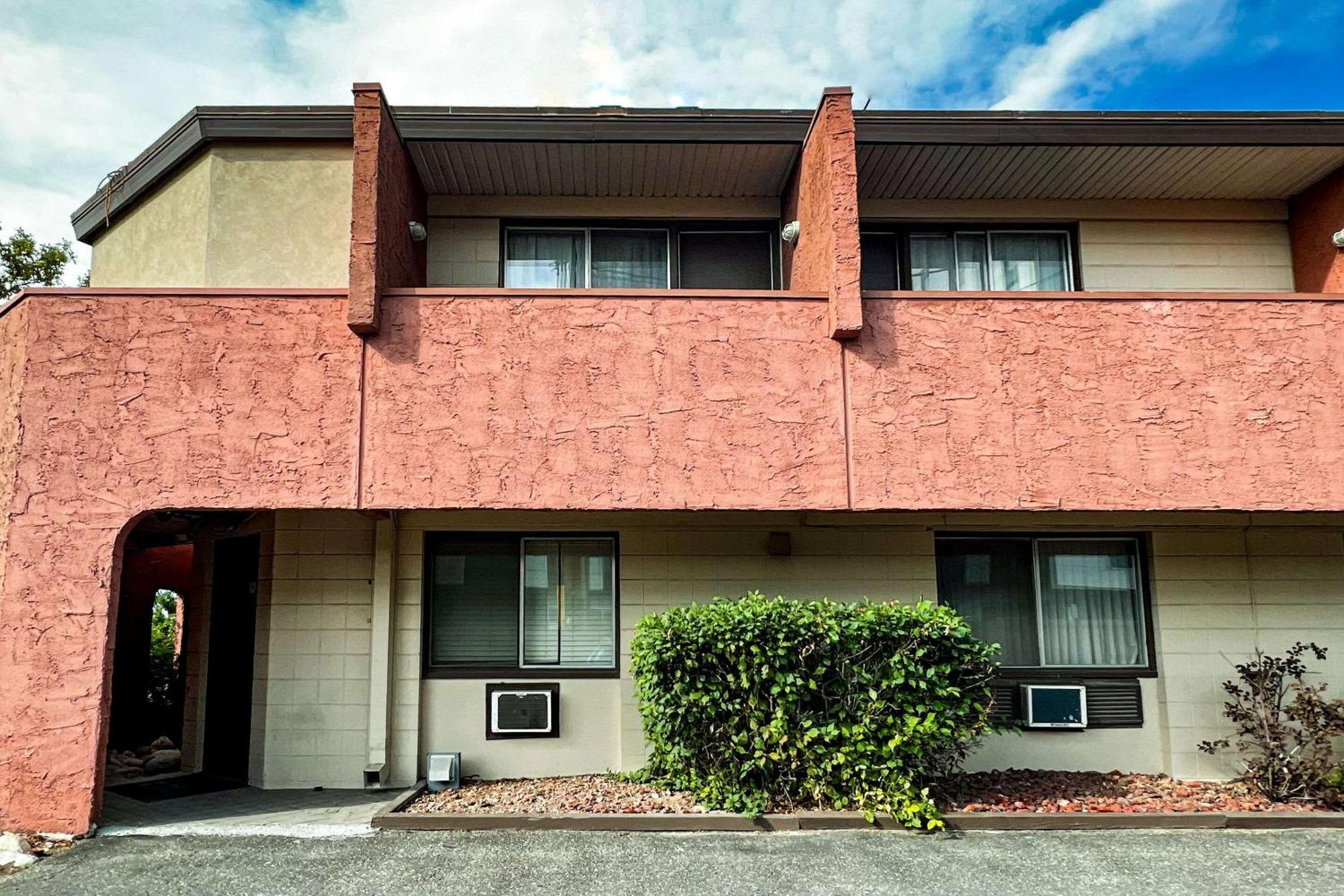 Econo Lodge Motel Village YYC Esterno foto