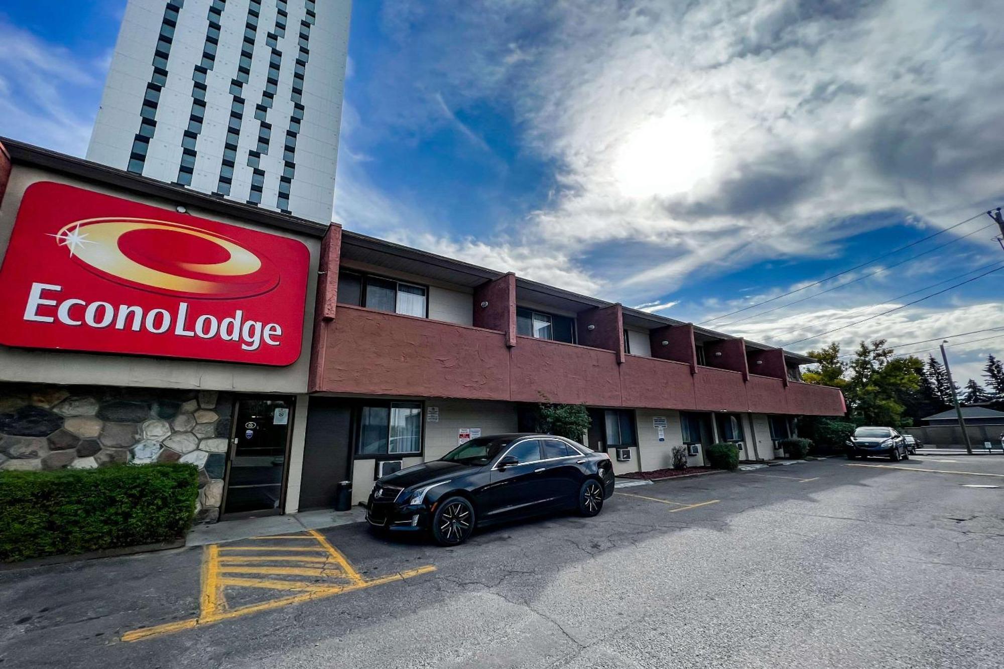 Econo Lodge Motel Village YYC Esterno foto