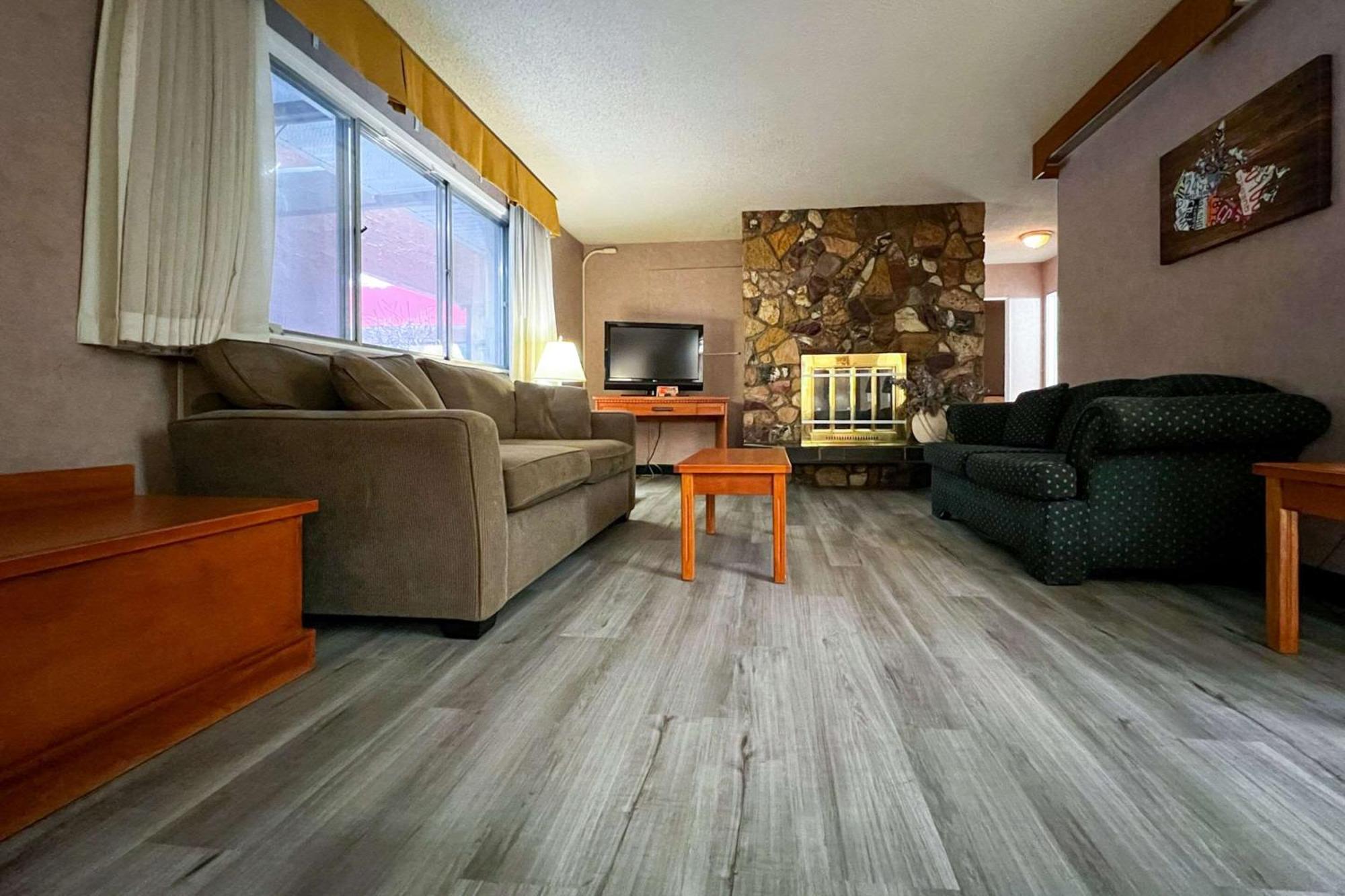 Econo Lodge Motel Village YYC Esterno foto