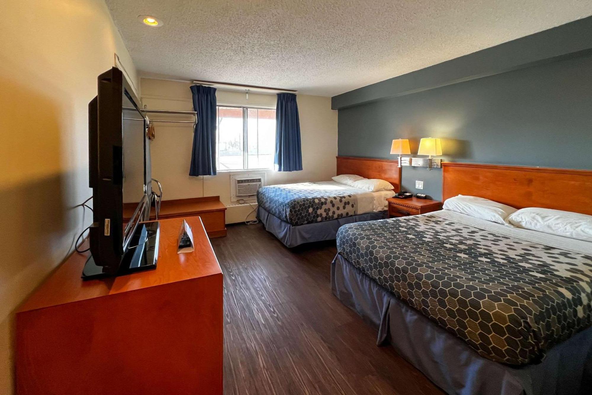 Econo Lodge Motel Village YYC Esterno foto