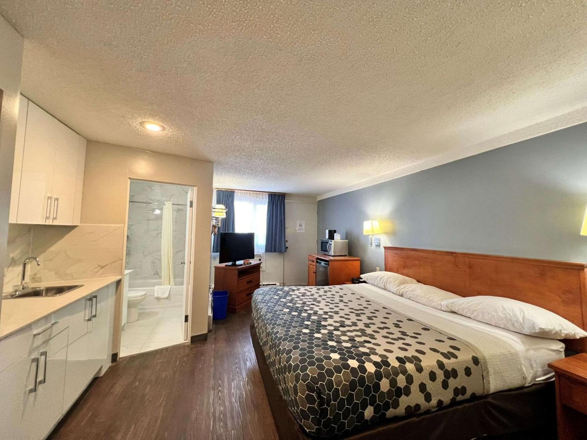 Econo Lodge Motel Village YYC Esterno foto