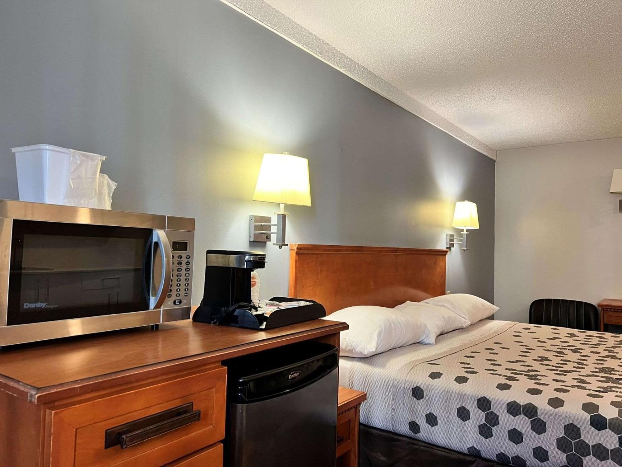 Econo Lodge Motel Village YYC Esterno foto