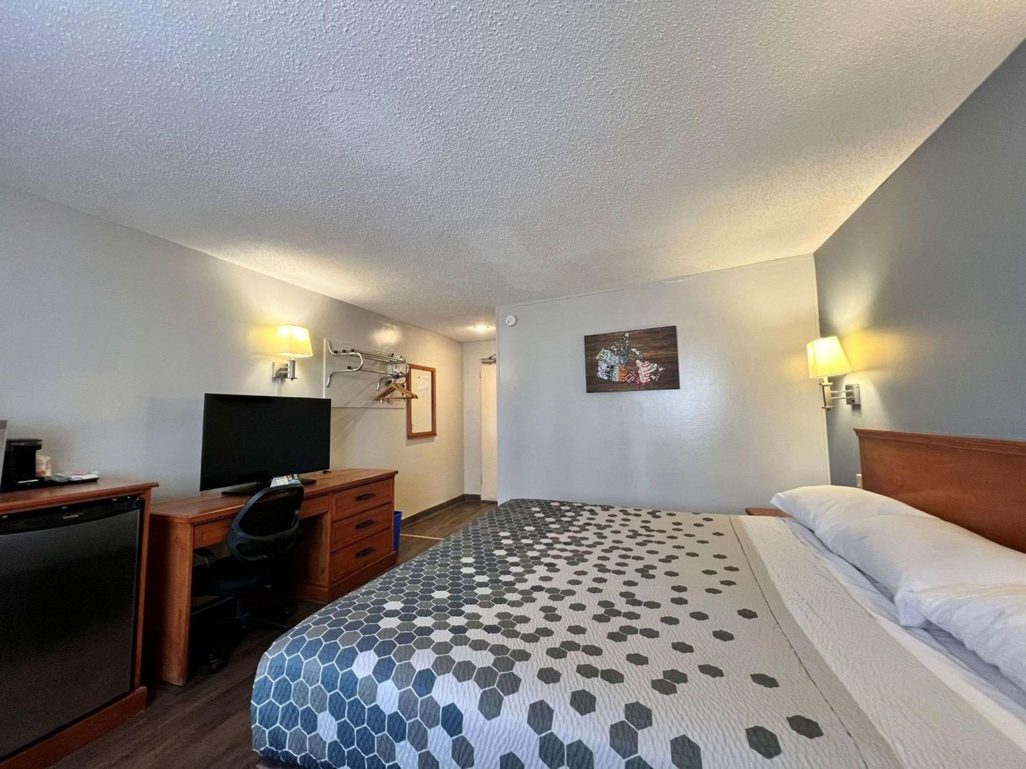 Econo Lodge Motel Village YYC Esterno foto