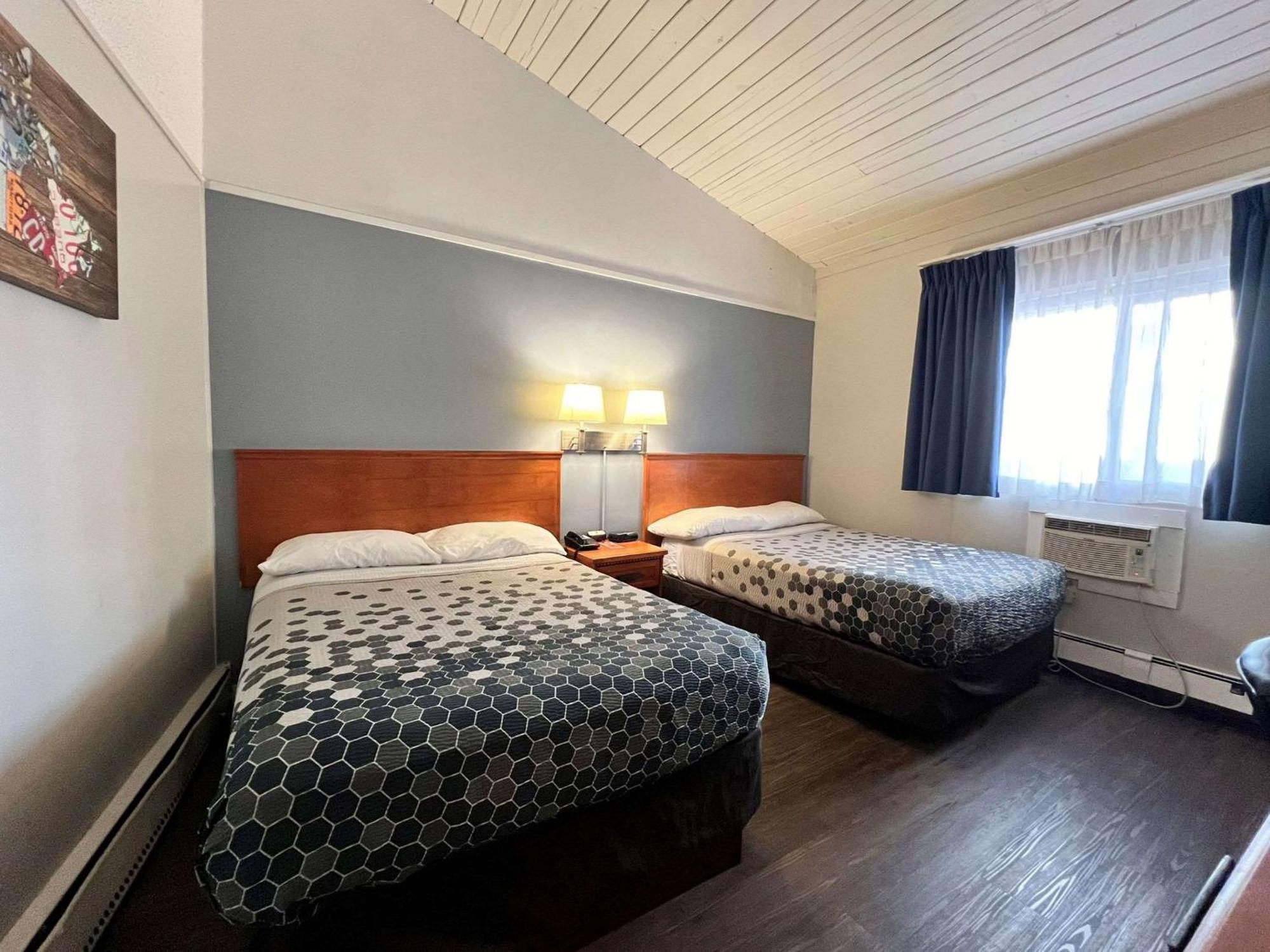 Econo Lodge Motel Village YYC Esterno foto