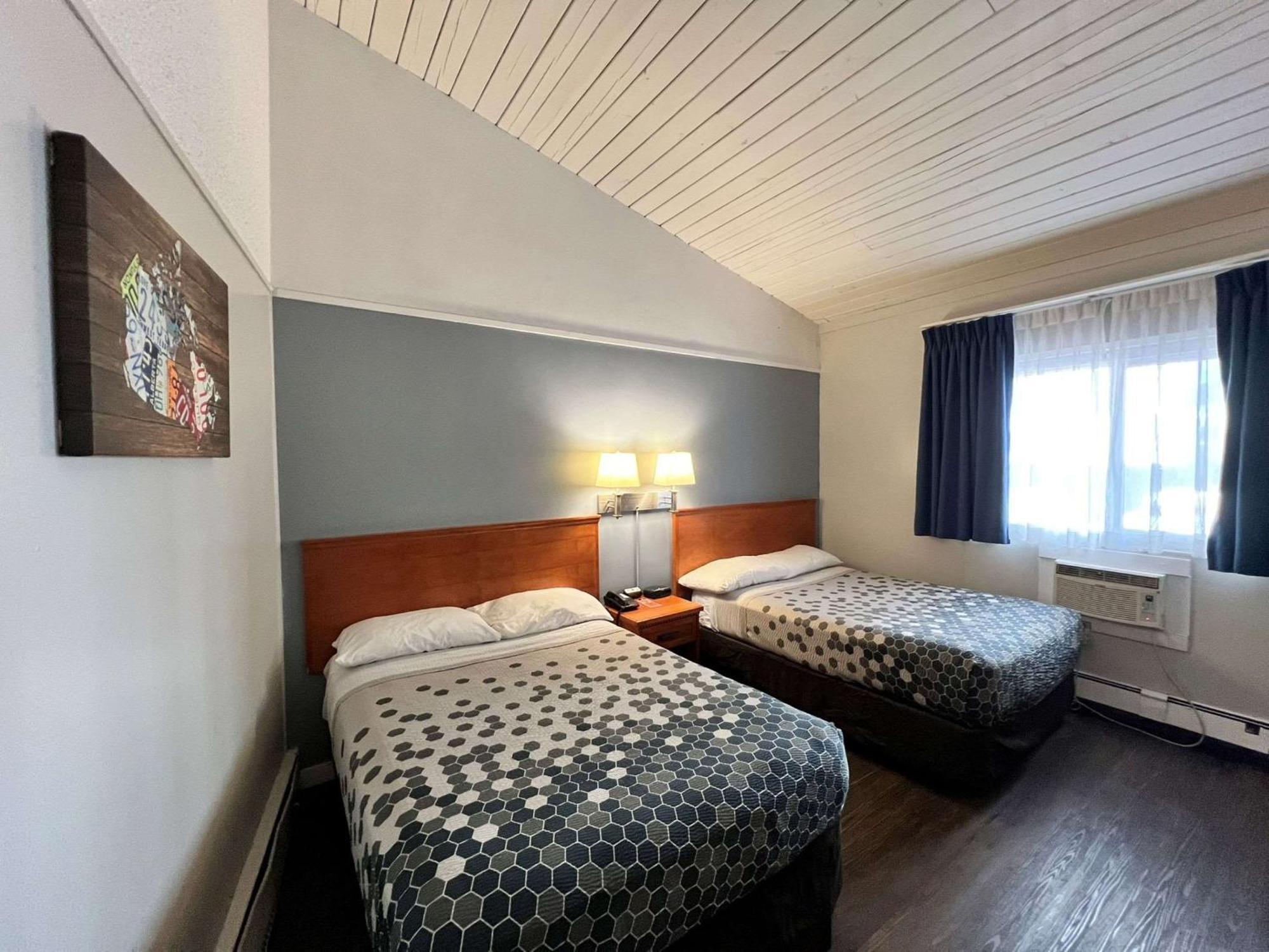 Econo Lodge Motel Village YYC Esterno foto