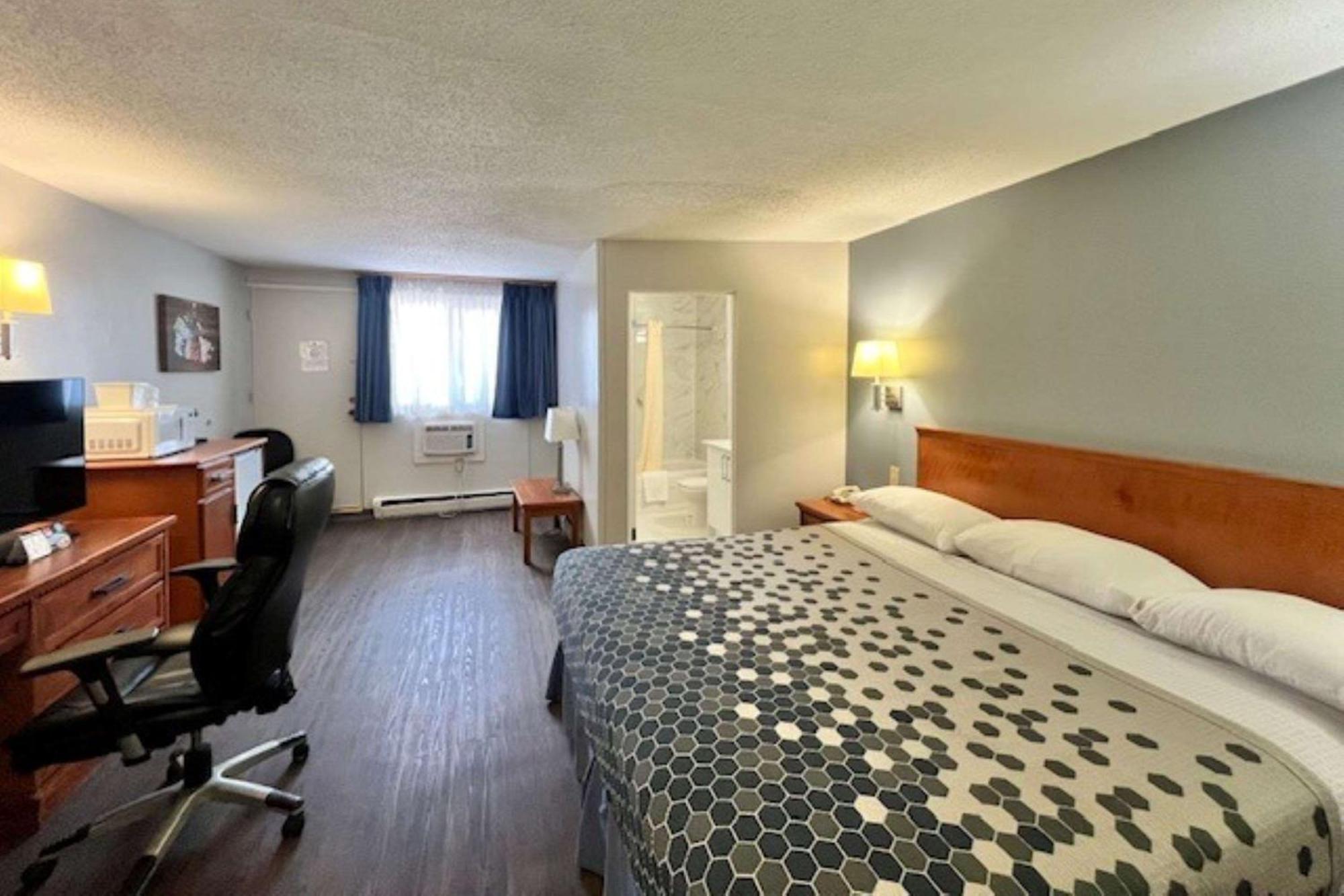 Econo Lodge Motel Village YYC Esterno foto