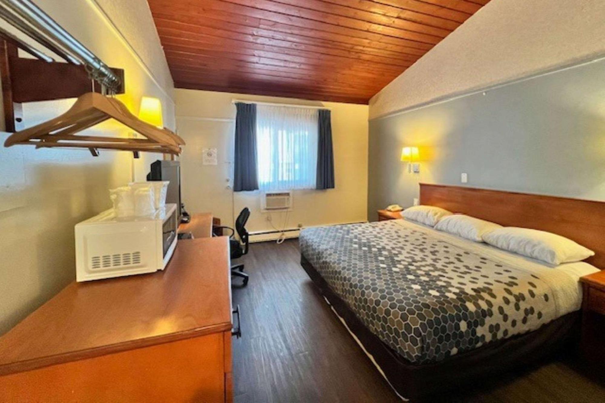 Econo Lodge Motel Village YYC Esterno foto