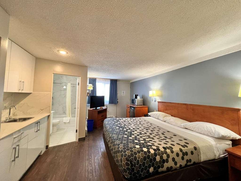 Econo Lodge Motel Village YYC Camera foto