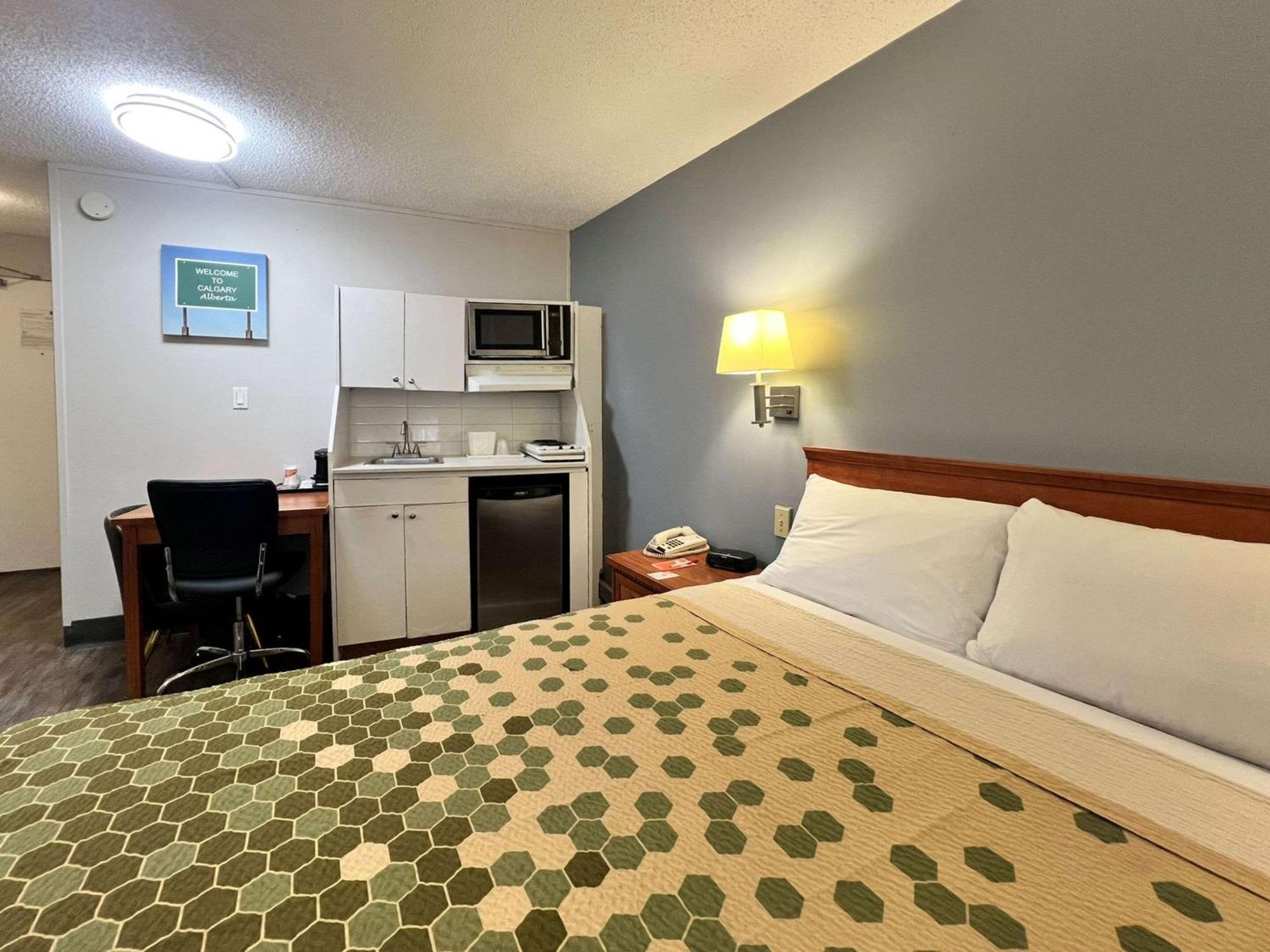 Econo Lodge Motel Village YYC Esterno foto