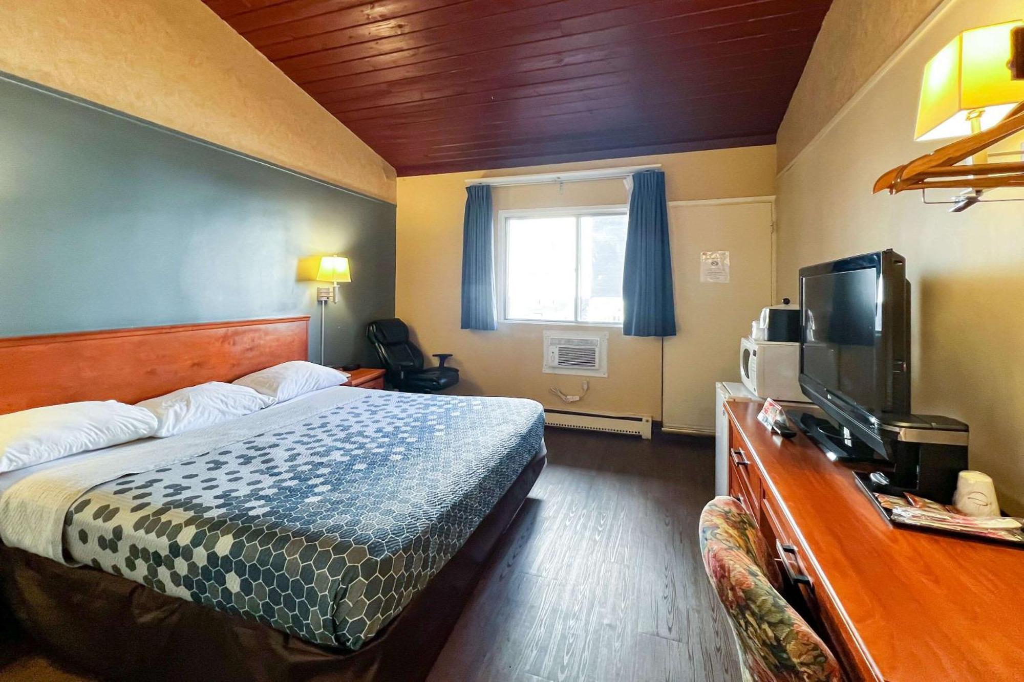 Econo Lodge Motel Village YYC Esterno foto