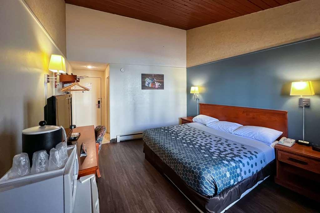 Econo Lodge Motel Village YYC Camera foto