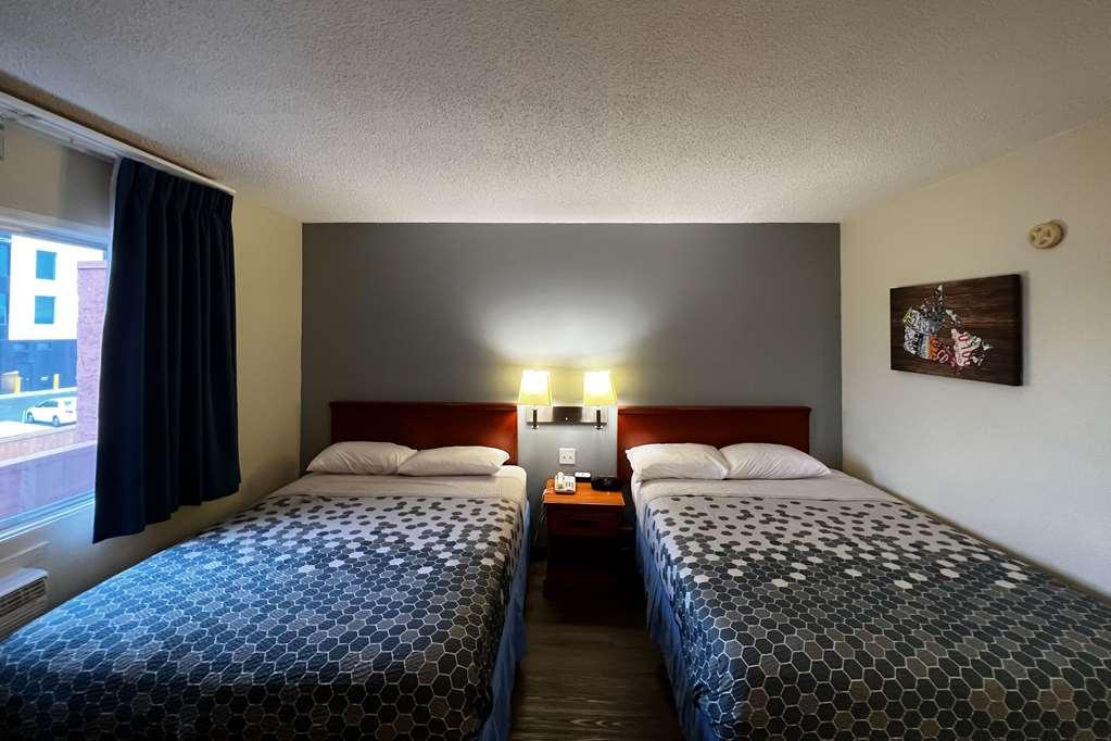 Econo Lodge Motel Village YYC Camera foto