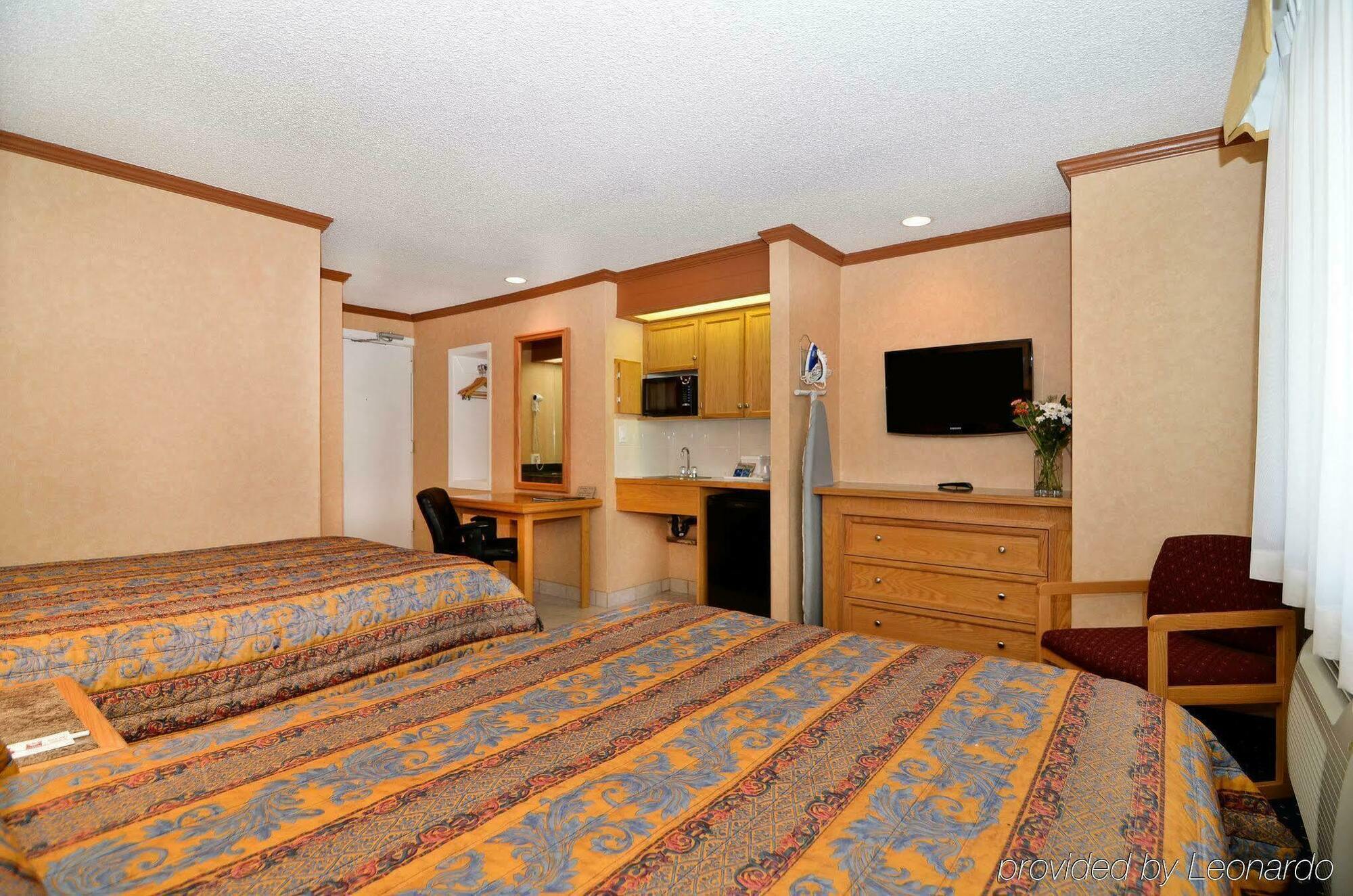 Econo Lodge Motel Village YYC Esterno foto