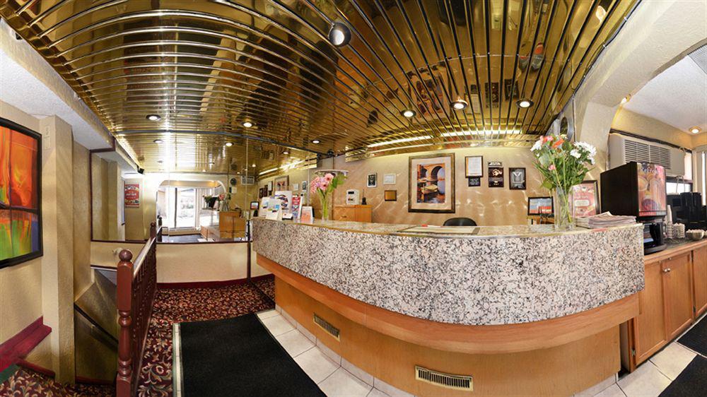 Econo Lodge Motel Village YYC Esterno foto