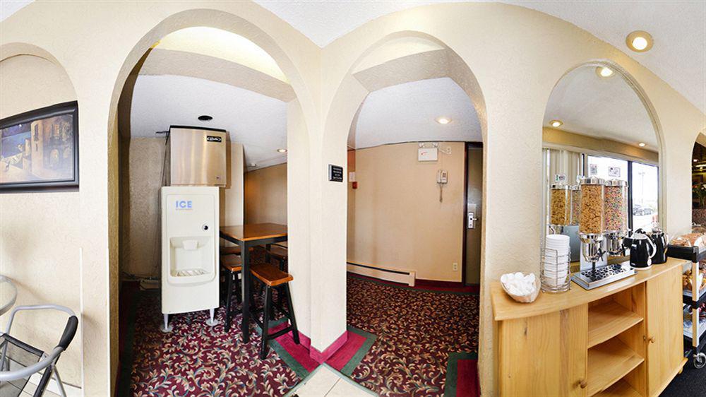 Econo Lodge Motel Village YYC Esterno foto